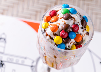 MILK-SHAKE COM M&M’S