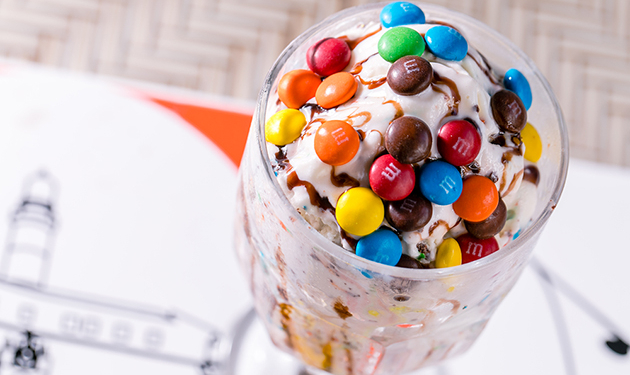 MILK-SHAKE COM M&M’S