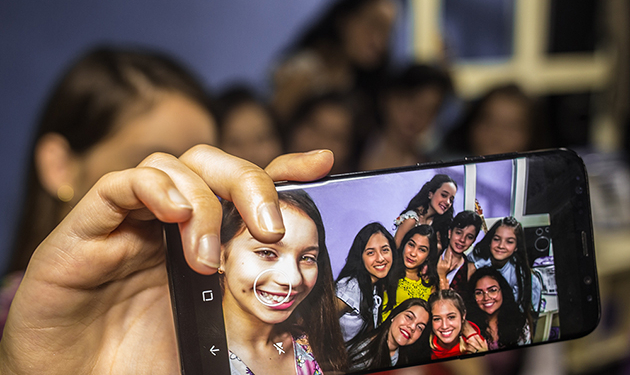 “NÃO CONTA PARA OS MEUS PAIS”