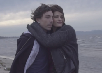 “NO MESMO LUGAR”