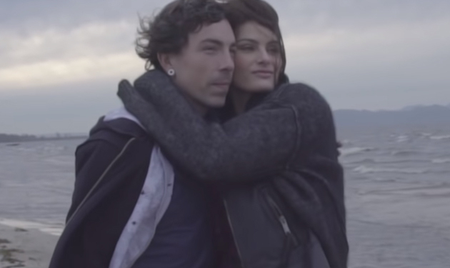 “NO MESMO LUGAR”