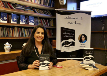 “ABRAÇO À SOMBRA”