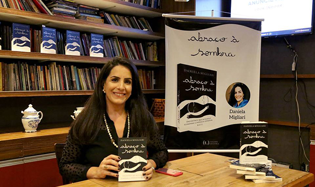 “ABRAÇO À SOMBRA”