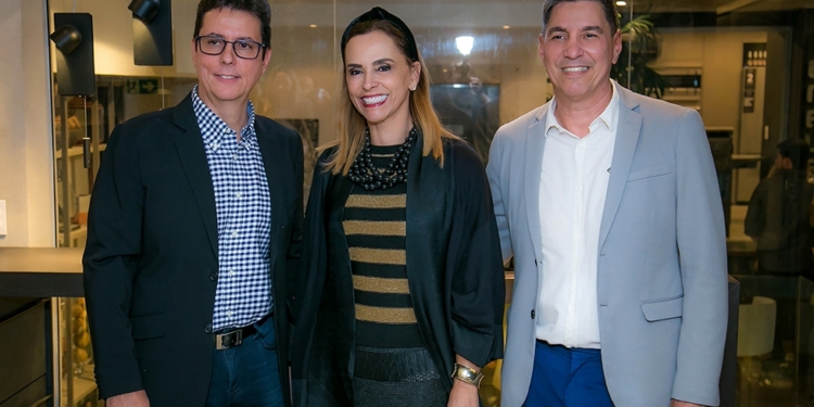 NOVA DIREÇÃO. S.C.A. Mobiliário inaugura showroom no Lago Sul em noite de festa.