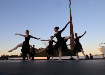 Balé na Praça dos Três Poderes encantou turistas e brasilienses