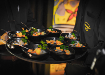 Restaurante Nikkei inaugura rooftop com vista para Ponte JK