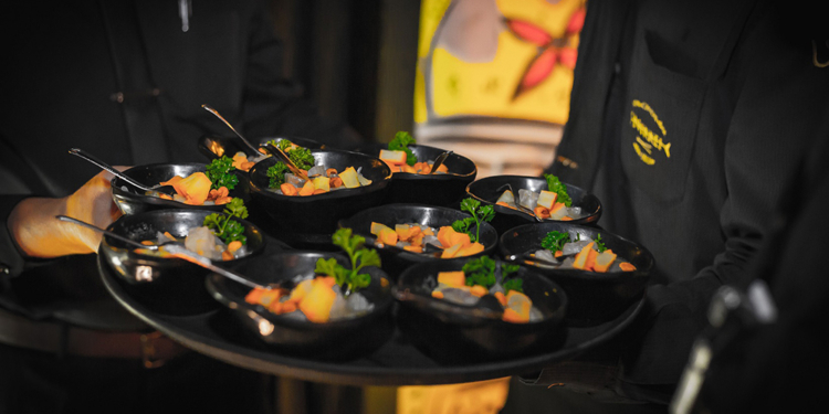 Restaurante Nikkei inaugura rooftop com vista para Ponte JK