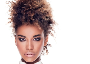 PELE NEGRA. Paulo Lobo dá dicas dos produtos certos para maquiagem