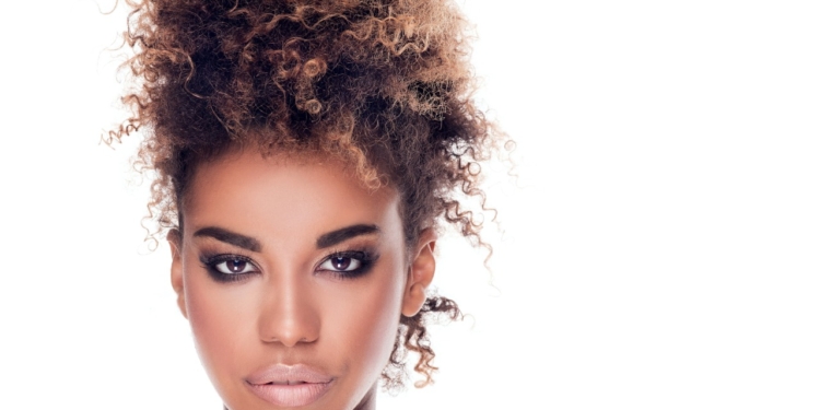 PELE NEGRA. Paulo Lobo dá dicas dos produtos certos para maquiagem