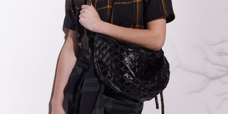 Acessórios de pirarucu da Osklen recebem eco-certificação internacional