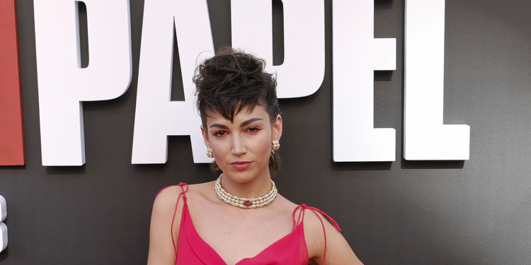 Úrsula Corberó usa joias Bvlgari na estreia de “La Casa de Papel 3”