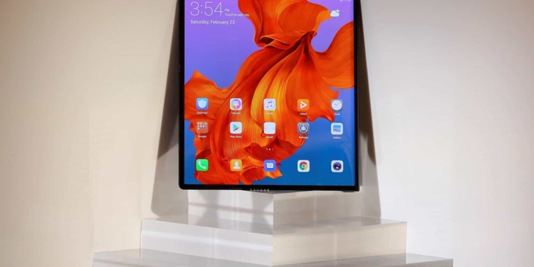 Huawei pode lançar smartphone dobrável antes da Samsung