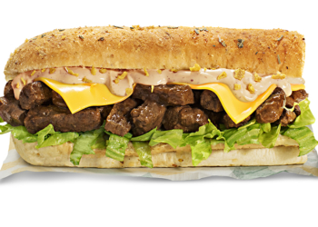 Subway® lança combo de 2 subs com refrigerante