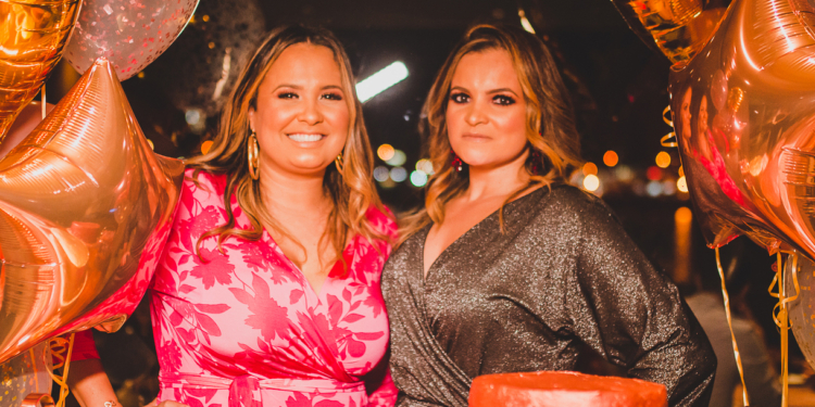 DUPLA COMEMORAÇÃO. Adriana Samartini celebra aniversário com irmã no BierFass