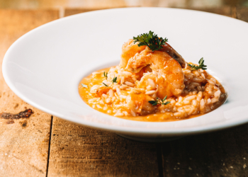 Eskina Bar completa um ano na capital e lança novo menu