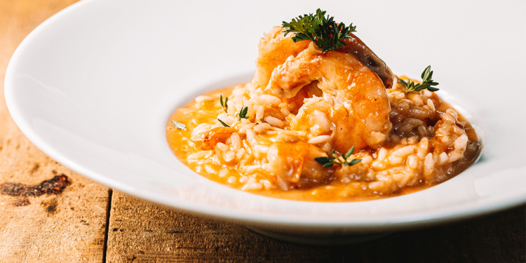 Eskina Bar completa um ano na capital e lança novo menu