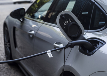 Pontão recebe primeiro Porsche Mobile Charger de Brasília