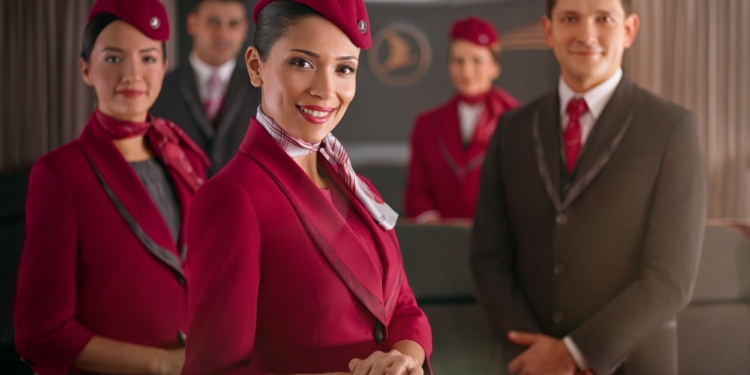 Estilista da Alta-Costura assina novos uniformes da Turkish Airlines
