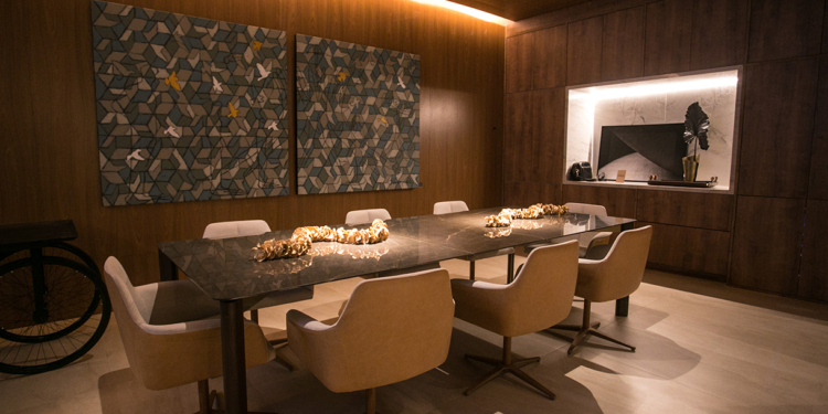 Gabriela Gontijo recebe convidados em seu ambiente na CASACOR Brasília