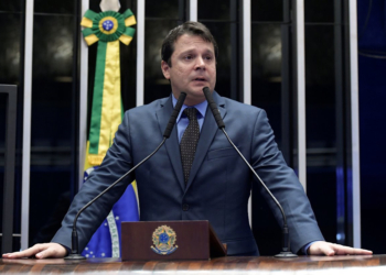 Senador José Antônio Reguffe é o novo integrante do partido Podemos