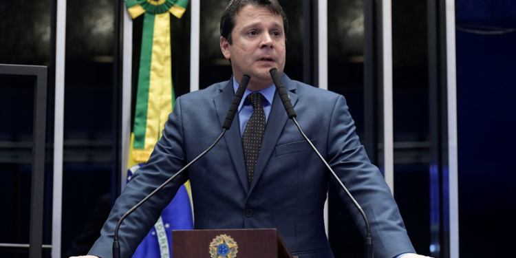 Senador José Antônio Reguffe é o novo integrante do partido Podemos