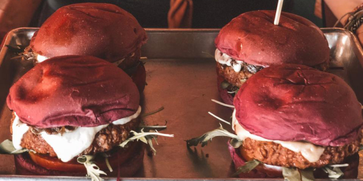 Páprica faz soft sale de burger vegano