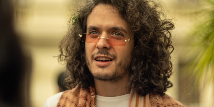 Ator brasiliense protagoniza série da SKOL que está bombando na internet