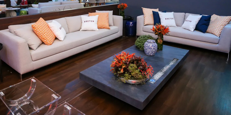 Breton inaugura loja no casapark em noite de festa