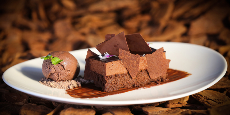 Hoje é o Dia Nacional do Chocolate e fizemos um guia delicioso para você celebrar a data