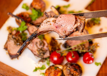 Restaurante Hawk inaugura em Águas Claras como steak bar & lounge