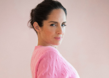 HERRERA PINK. Carolina Herrera lança campanha em apoio a mulheres diagnosticadas com câncer de mama