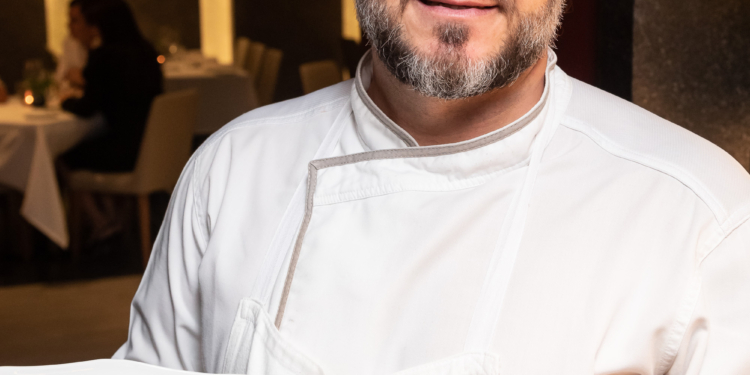 Chef do Così Brasília ganha prêmio internacional de alta gastronomia na França