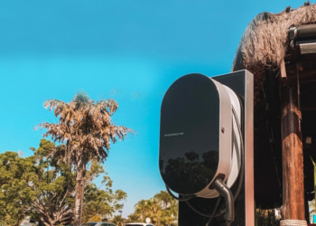 Carregador elétrico Porsche Mobile Charger já está disponível no Pontão do Lago Sul