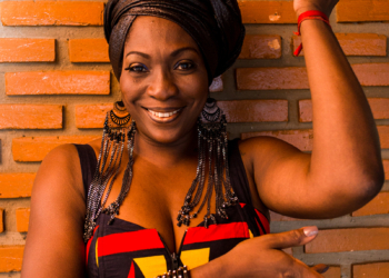 Dhi Ribeiro lança primeiro DVD de samba com show exclusivo