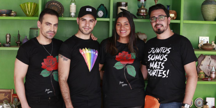 JUNTOS SOMOS MAIS FORTES: Gente solidária veste lindas t-shirts para campanha “A Grandeza da União”