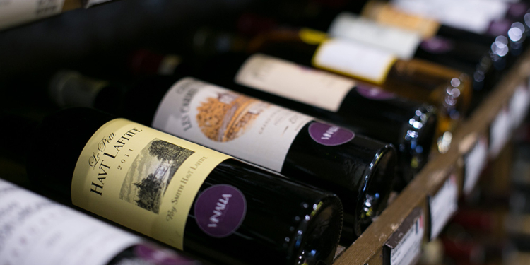 Vinalla oferece serviço de delivery de vinhos e espumantes