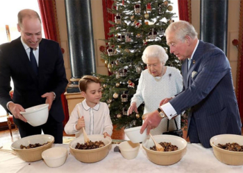‘Together at Christmas’. Quatro gerações da realeza britânica assam bolos de Natal
