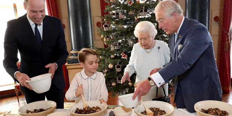 ‘Together at Christmas’. Quatro gerações da realeza britânica assam bolos de Natal