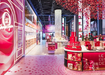 Lancôme abre sua primeira flagship na Champs-Élyseés, em Paris