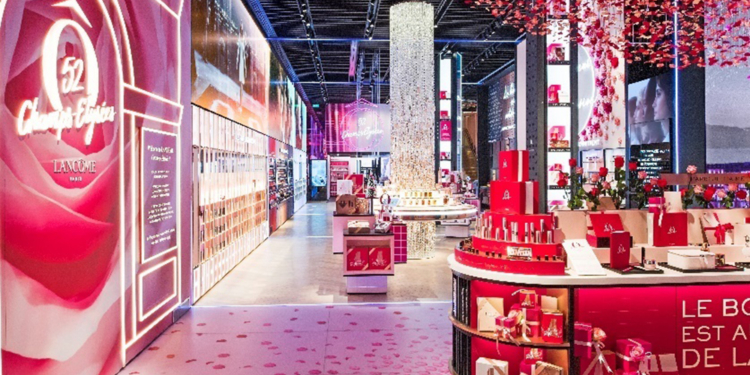 Lancôme abre sua primeira flagship na Champs-Élyseés, em Paris