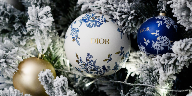 Natal de luxo: Conheça as árvores de Natal assinadas pelas grifes