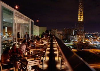 B Hotel celebra chegada do Natal e Ano Novo com menu especial no restaurante Térreo