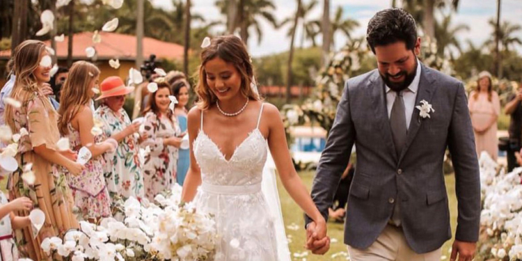 Miss Distrito Federal 2018, Biah Rodrigues, se casa com cantor Sorocaba usando vestido assinado por Kadu Fonseca Ateliê