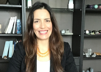 “SUAS CONEXÕES CARDINAIS”. Paola Ranova lança livro e ministra palestras na capital