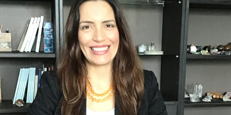 “SUAS CONEXÕES CARDINAIS”. Paola Ranova lança livro e ministra palestras na capital