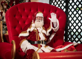 Taguatinga Shopping recebe crianças com autismo e outras necessidades especiais para um encontro com o Noel