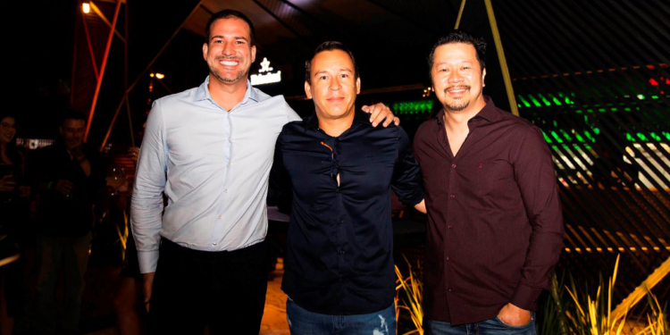 Bar 2gather inaugura no Pontão em noite de festa