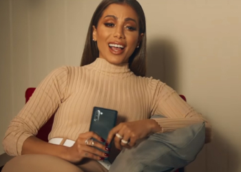 Anitta vira terapeuta em paródia na nova campanha da Claro