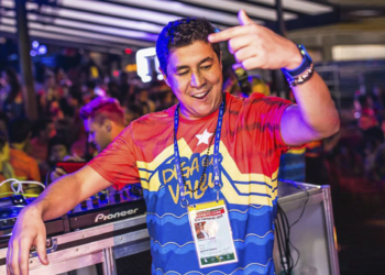 Diogenes Queiroz, um dos sócios do Camarote Allegria, apresenta a edição 2020 na Sapucaí