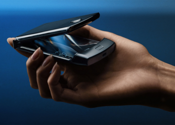 CLÁSSICO REVISITADO: Motorola lança Razr com painel dobrável de 6,2 polegadas